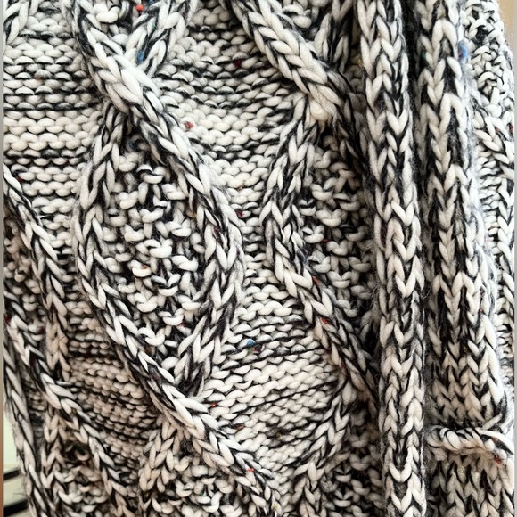 Loft chunky cream and black scarf - Picture 4 of 10